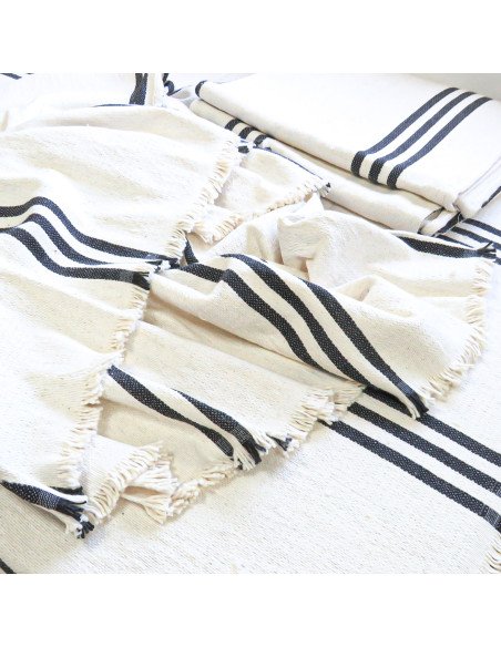 Manta Amelia Negro Rustica - Juli Design Home